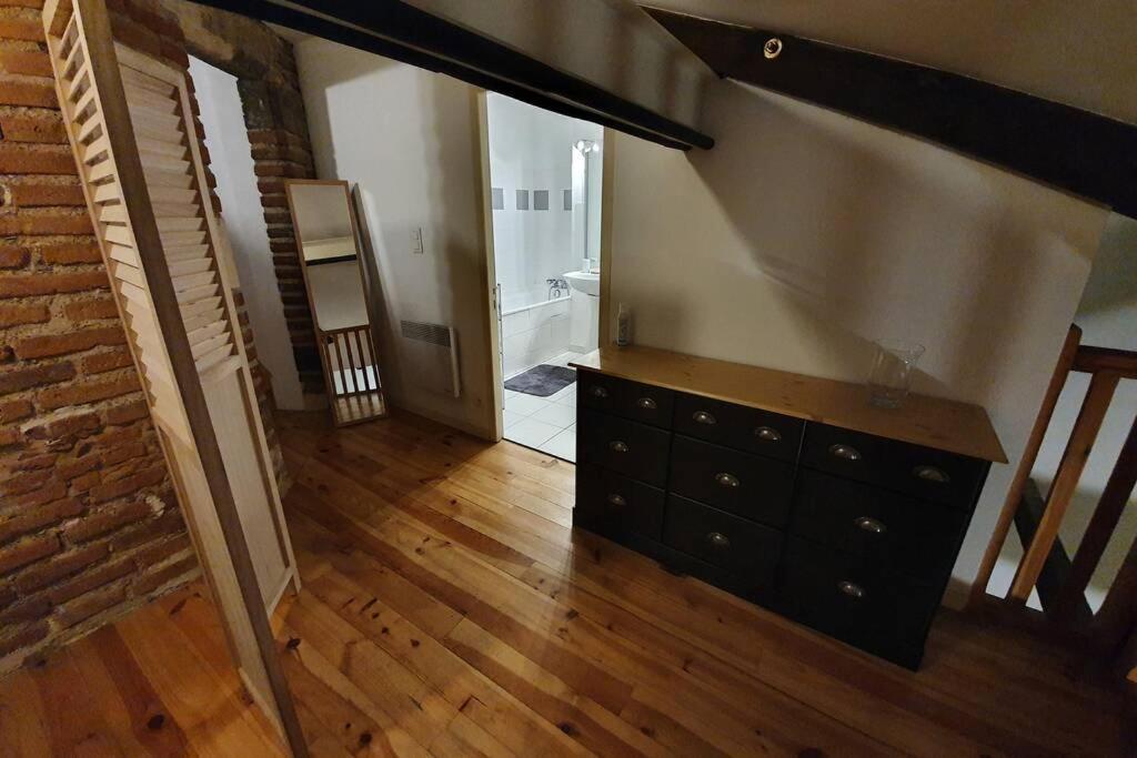 Appartement Exceptionnel 4 Etoiles Hyper Centre Albi 65 M2 Au 4Eme Etage Sans Ascenseur Avec Une Tour Du 12Eme Siecle Екстер'єр фото